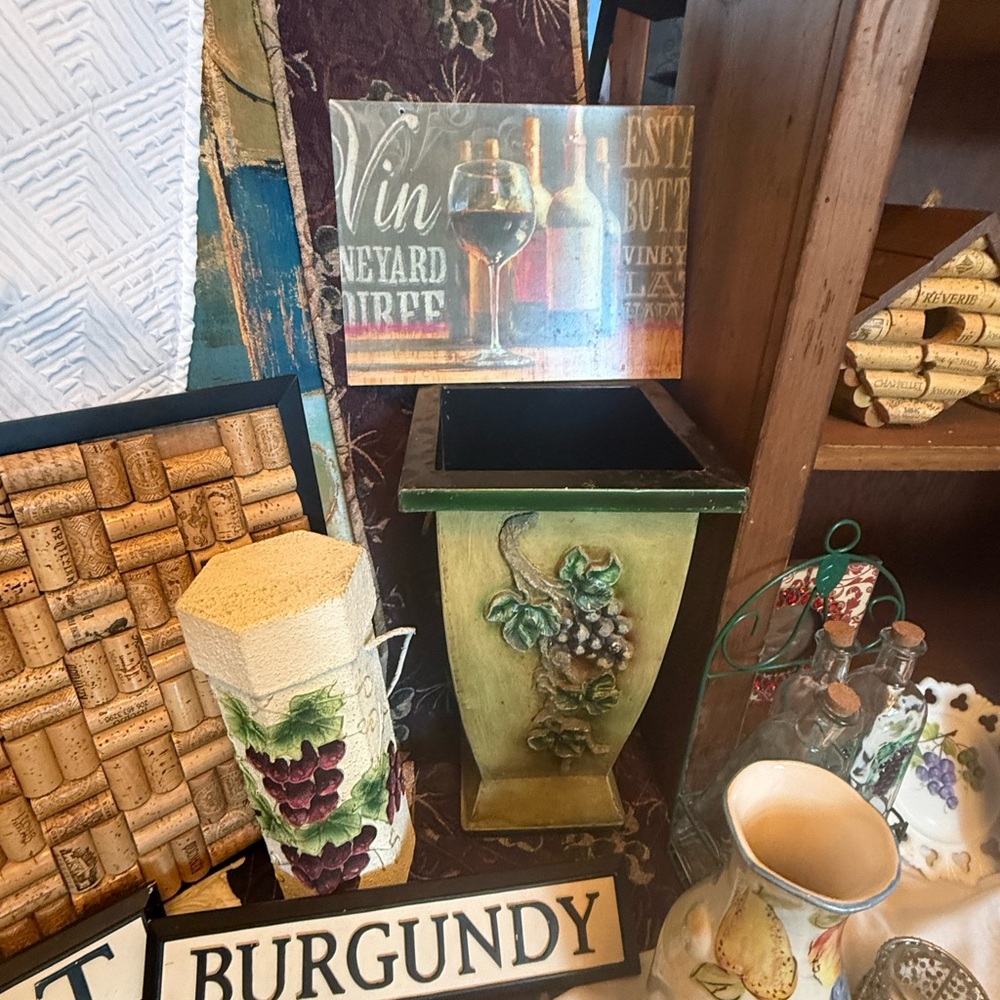 Vintage Wine Decor Collection!! - Picture 5 of 16